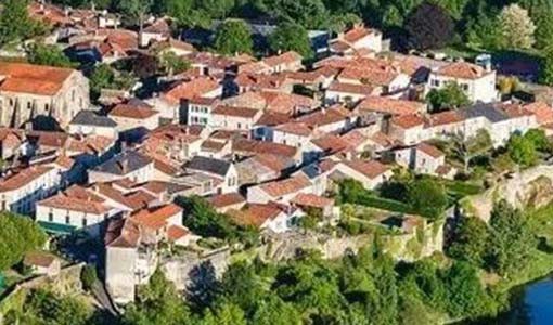 伊犁回乡建别墅为什么一定要选专业乡墅公司